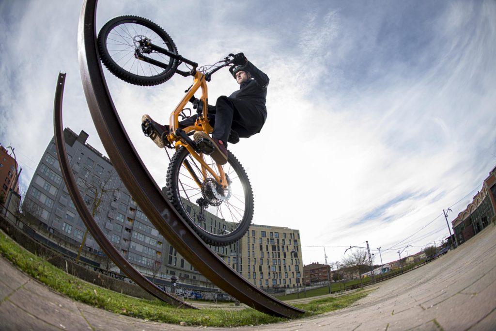 David Cachon con le ruote Alchemist da bicicletta